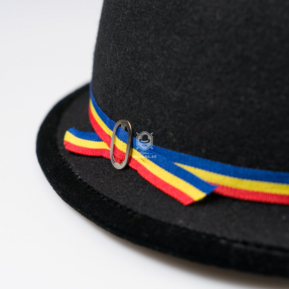 Thirty Misery Resident Pălărie Tradițională Cu Tricolor Dadarlat - Pălăria Dădârlat